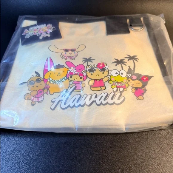 Hello Kitty “Hawaii Exclusive” Black and Cream Tote Bag - Picture 2 of 3